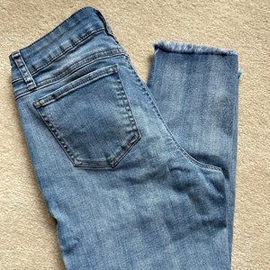Women's distressed ankle cut/ cropped jeans